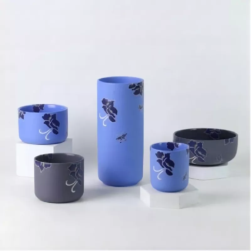 Класични рачно насликани керамички вазни