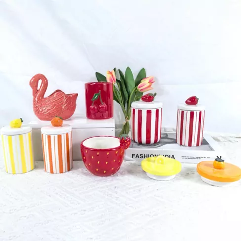 Држач за керамички свеќи во форма на цвет и овошје